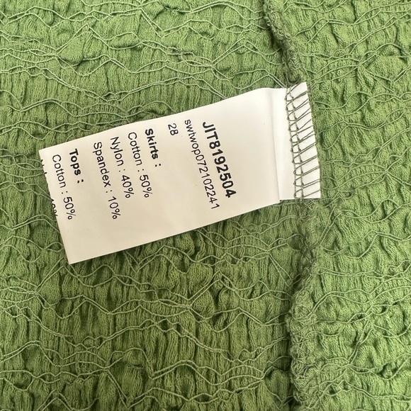 Green Two-Piece - Picture 6 of 9